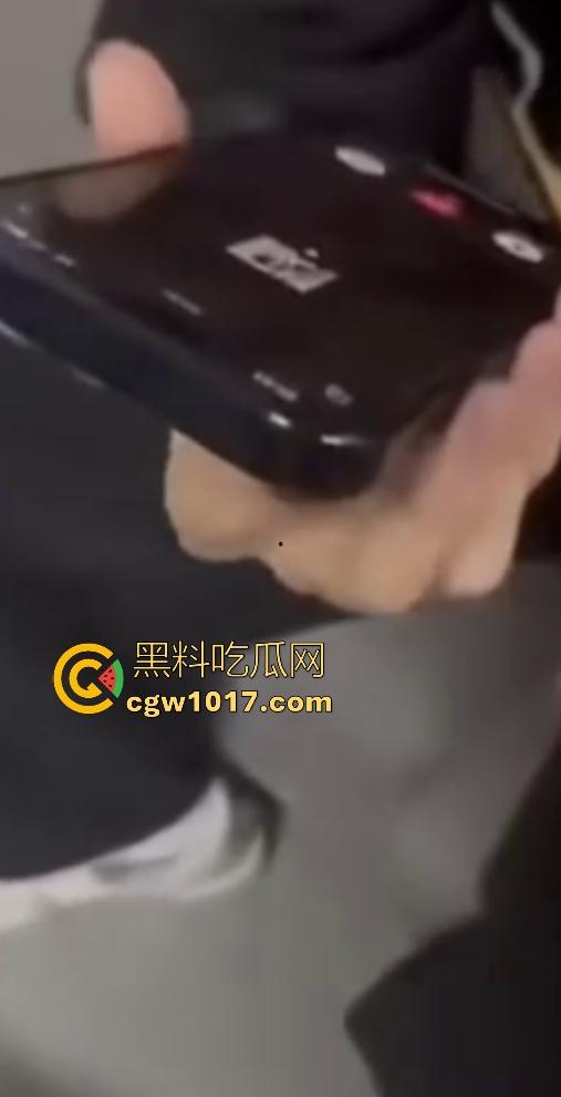 东莞电子科技学校女友【钟幸】出轨，四川男友千里之外打语音被绿茶婊戴帽，还嘲讽说兄弟这叫声还没之前骚！  第4张