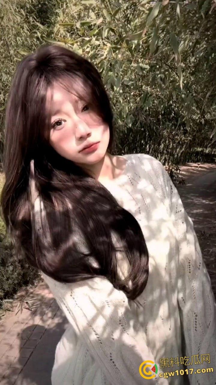 约炮大神【fkabuto】，约操江苏神仙颜值女大学生，白虎嫩穴一插白浆都流出来了，多姿势爆操浪叫不止！  第2张