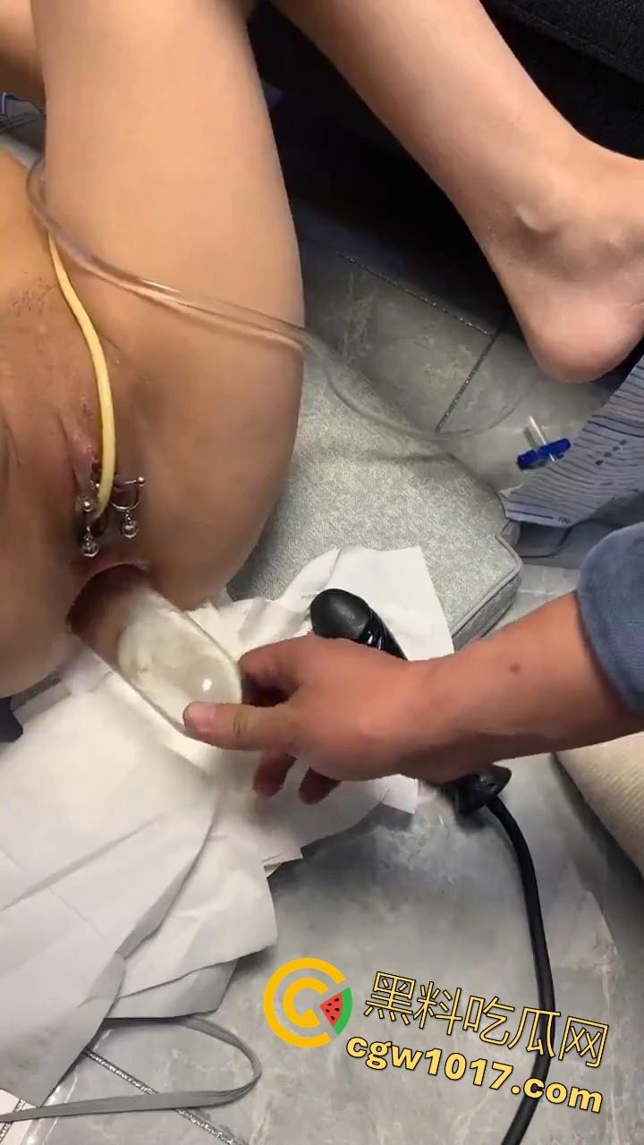 国产大神专业调教，安装尿袋开发菊花，大尺寸假屌其上，极其重口，但也极其专业，狠狠满足小骚逼！  第4张