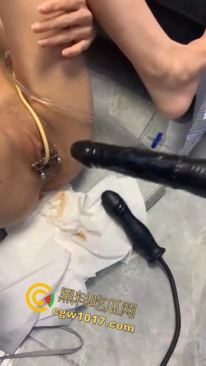 国产大神专业调教，安装尿袋开发菊花，大尺寸假屌其上，极其重口，但也极其专业，狠狠满足小骚逼！  第5张