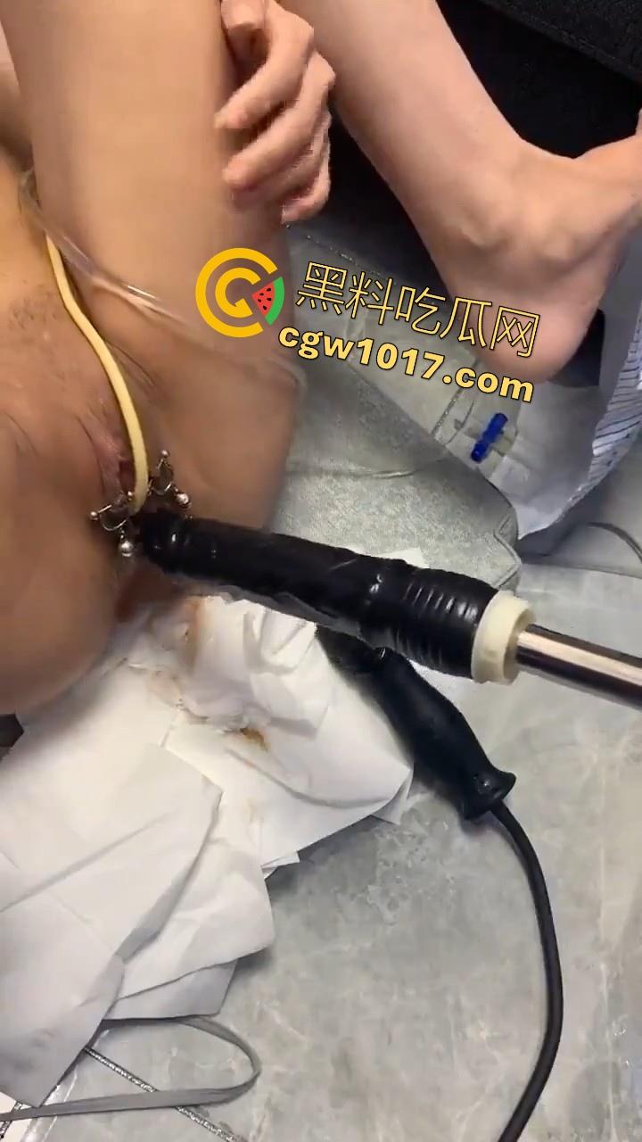 国产大神专业调教，安装尿袋开发菊花，大尺寸假屌其上，极其重口，但也极其专业，狠狠满足小骚逼！  第6张