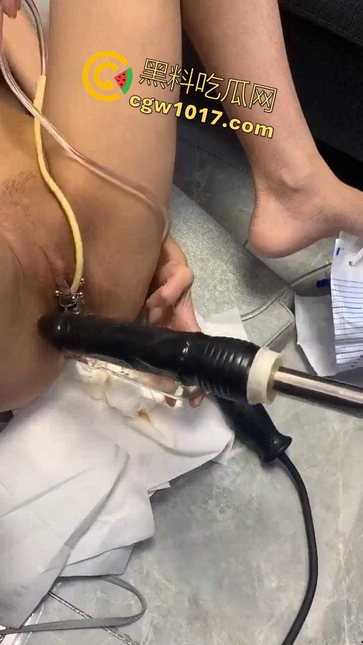 国产大神专业调教，安装尿袋开发菊花，大尺寸假屌其上，极其重口，但也极其专业，狠狠满足小骚逼！  第7张