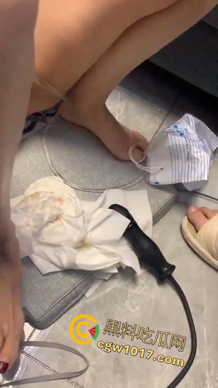 国产大神专业调教，安装尿袋开发菊花，大尺寸假屌其上，极其重口，但也极其专业，狠狠满足小骚逼！  第8张