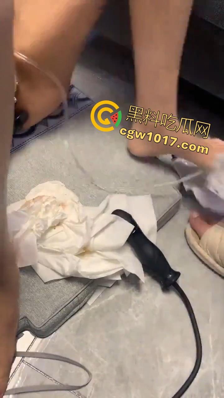 国产大神专业调教，安装尿袋开发菊花，大尺寸假屌其上，极其重口，但也极其专业，狠狠满足小骚逼！  第9张