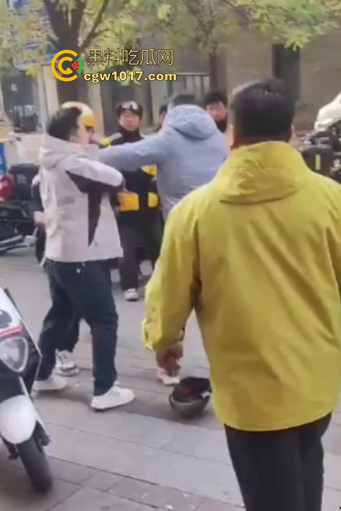 石家庄美团外卖小哥忍无可忍血刃站长，5块单子只给1块，离职扣80%工资逼人走绝路，这不是活该找刀吗？  第3张