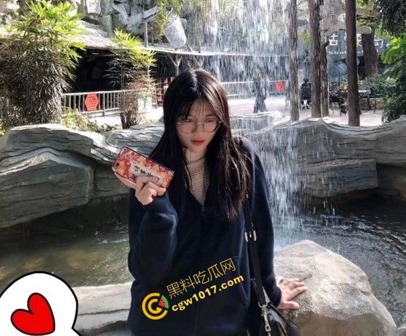 山东济南小学老师【张美玲】约炮视频泄漏： 露脸口交深喉，多姿势激情交合，清纯老师床上无比淫荡！  第1张