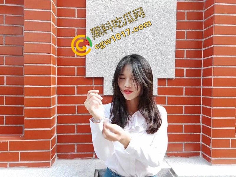 山东济南小学老师【张美玲】约炮视频泄漏： 露脸口交深喉，多姿势激情交合，清纯老师床上无比淫荡！  第2张