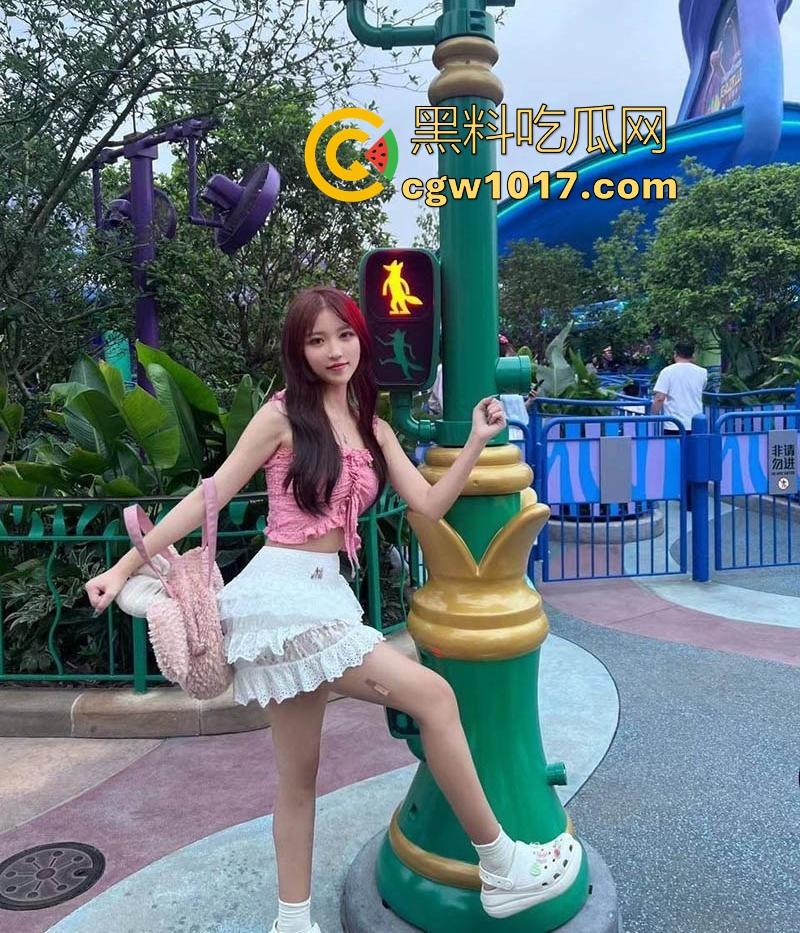 二次元coser少女【刘姿晴】被金主包养调教，清纯coser变淫荡母狗，姿势不停切换，狂操嫩穴叫声勾魂骚浪！  第1张