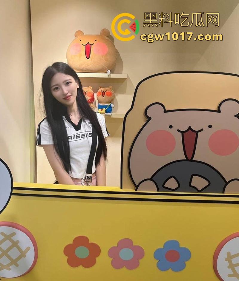 二次元coser少女【刘姿晴】被金主包养调教，清纯coser变淫荡母狗，姿势不停切换，狂操嫩穴叫声勾魂骚浪！  第2张