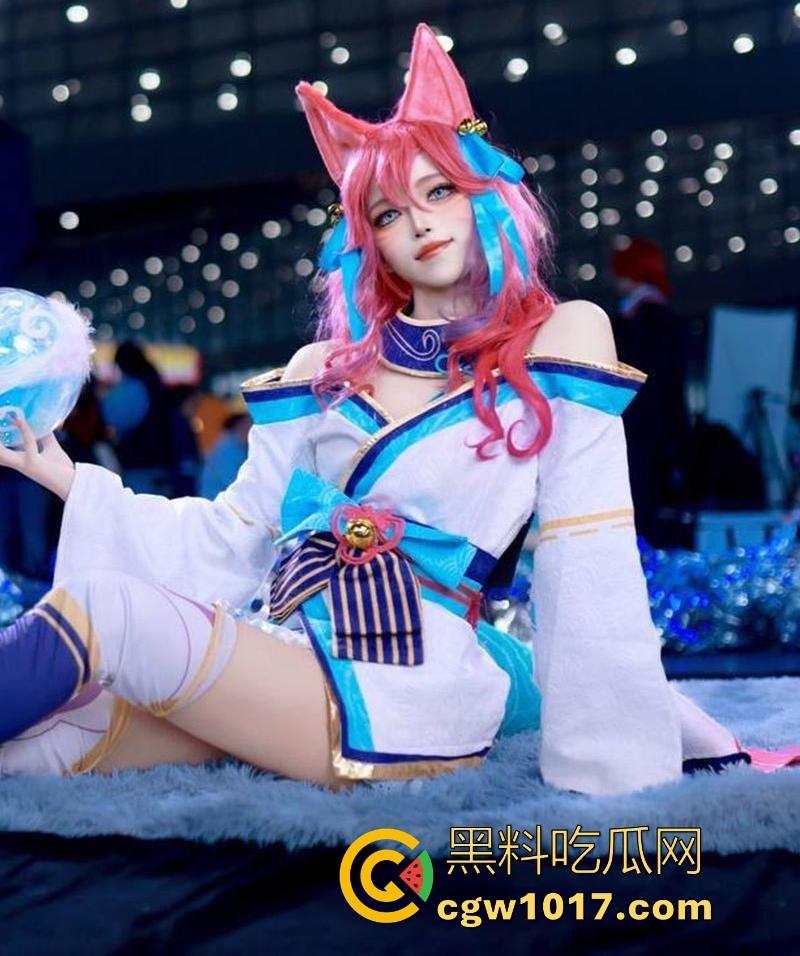 二次元coser少女【刘姿晴】被金主包养调教，清纯coser变淫荡母狗，姿势不停切换，狂操嫩穴叫声勾魂骚浪！  第3张