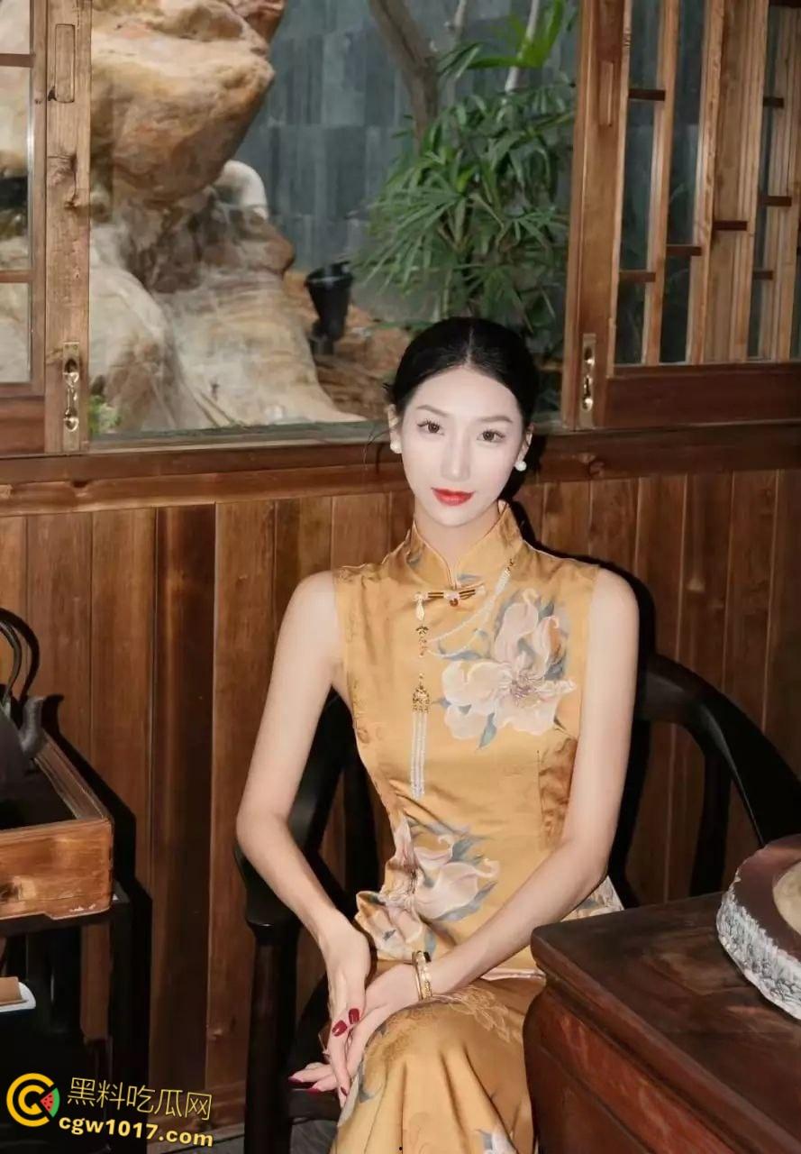 山东青岛在职教师【韩艳芳】日常生活中为人师表，曝出私下却是瘾君子，吸完以后淫靡至极，聚众淫乱！  第2张