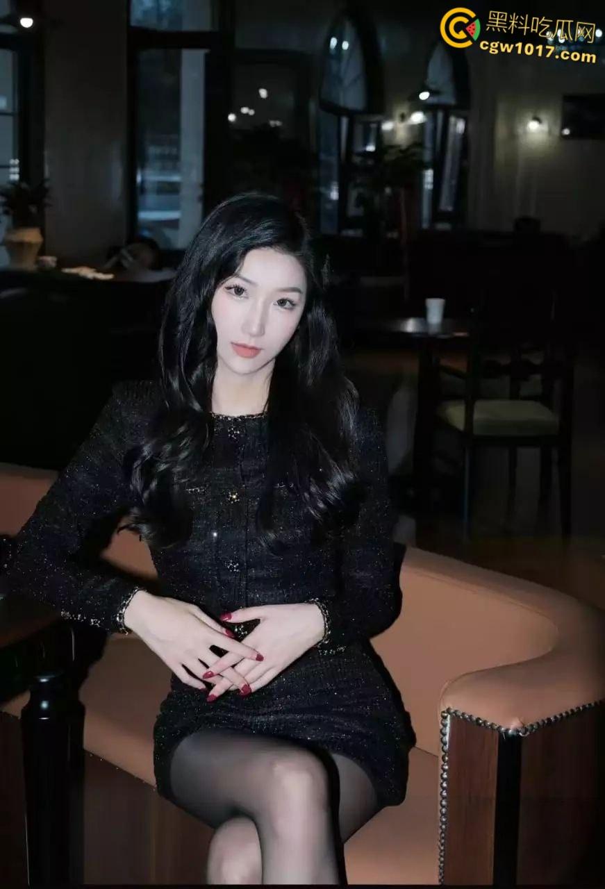 山东青岛在职教师【韩艳芳】日常生活中为人师表，曝出私下却是瘾君子，吸完以后淫靡至极，聚众淫乱！  第3张