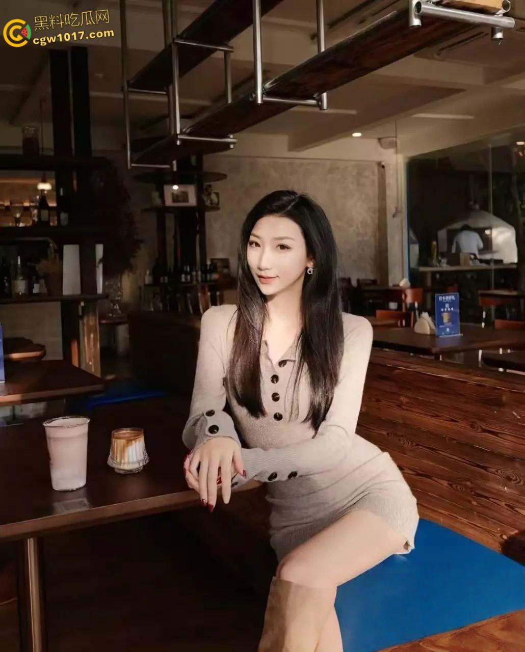 山东青岛在职教师【韩艳芳】日常生活中为人师表，曝出私下却是瘾君子，吸完以后淫靡至极，聚众淫乱！  第5张