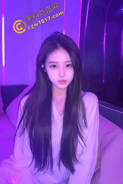 表哥和我一起享受美丽表妹的诱人肉体：狂野三人行，她的娇喘和酥软身躯让人疯狂，双重攻势令她欲仙欲死  第1张