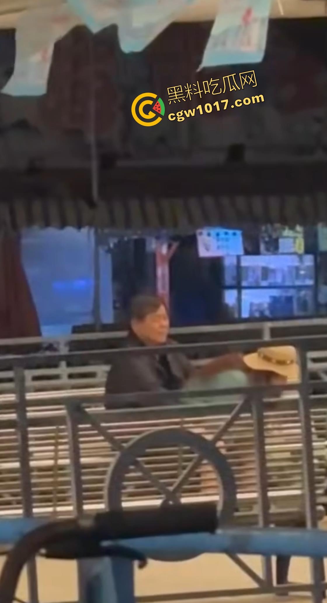 香港长洲码头六旬老人上演活春宫，宝刀未老船上动作猛烈，脱裤狂干不怕围观，老干部就是老干部丝毫不慌！  第7张