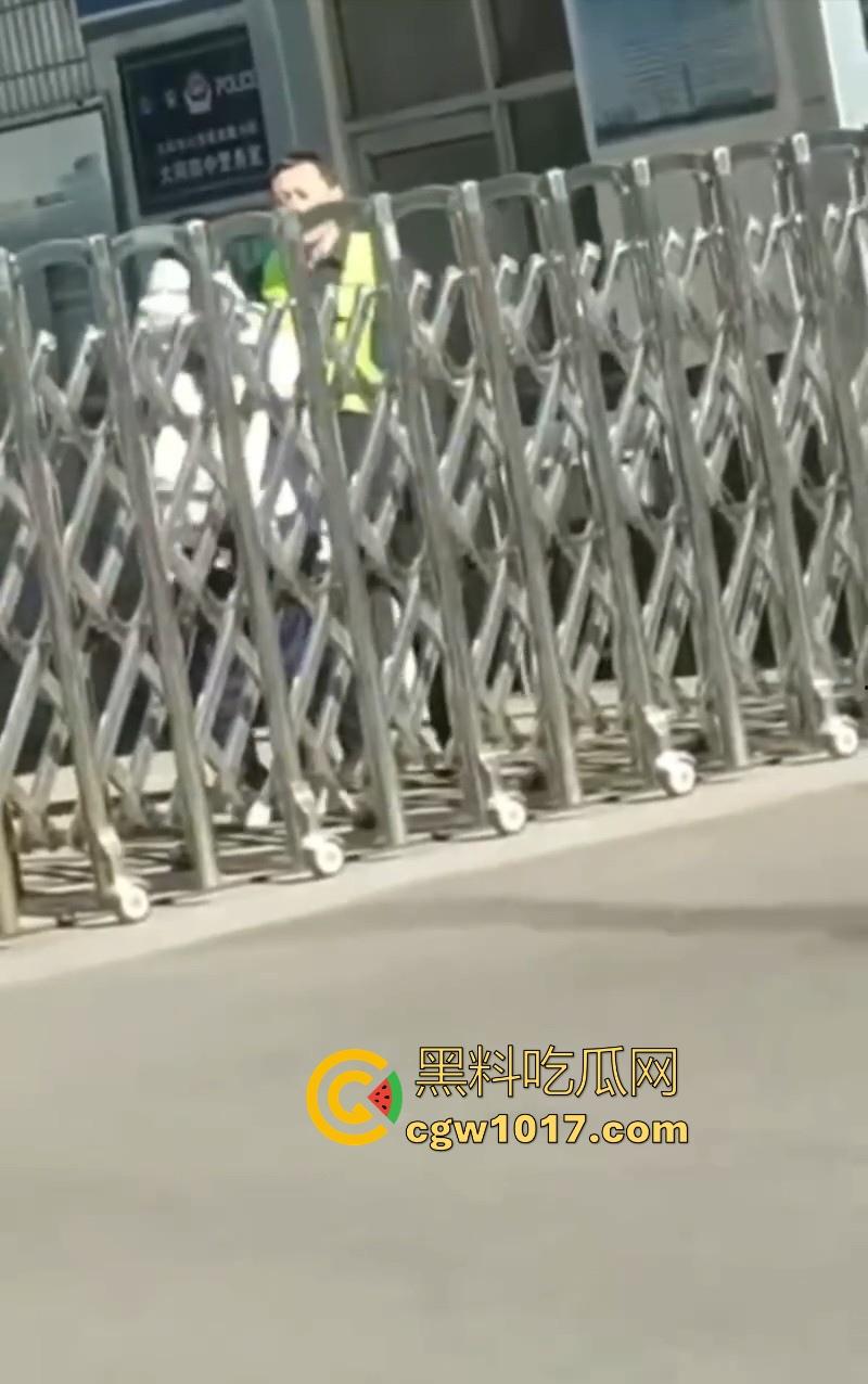 大同四中淀粉肠事件始末！女孩放学期间购买，副校长郭永乐没收人家家门钥匙，跟电动车钥匙，学生纷纷声讨支援！  第7张