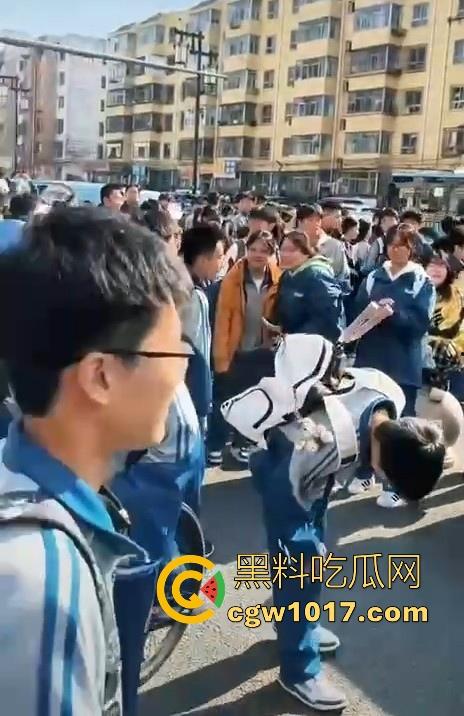 大同四中淀粉肠事件始末！女孩放学期间购买，副校长郭永乐没收人家家门钥匙，跟电动车钥匙，学生纷纷声讨支援！  第11张