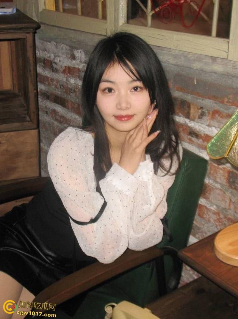 广东大一学生妹【丁雨婷】下海卖淫，为还贷被金主肆意玩弄，娇小身材被多体位猛怼骚穴，高潮尖叫！  第2张