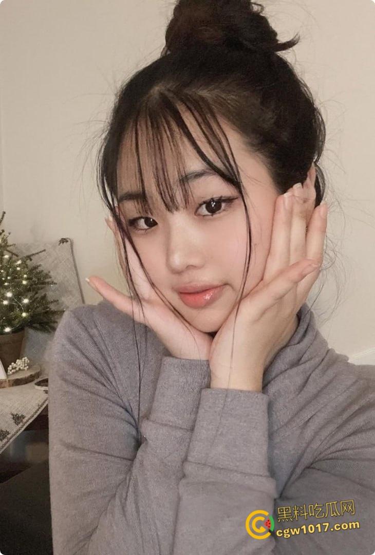 韩国极品网红美女【yunseo】，金主定制视频流出，jk制服全裸露出自慰诱惑，水晶肉棒玩弄淫态尽显 ！  第1张