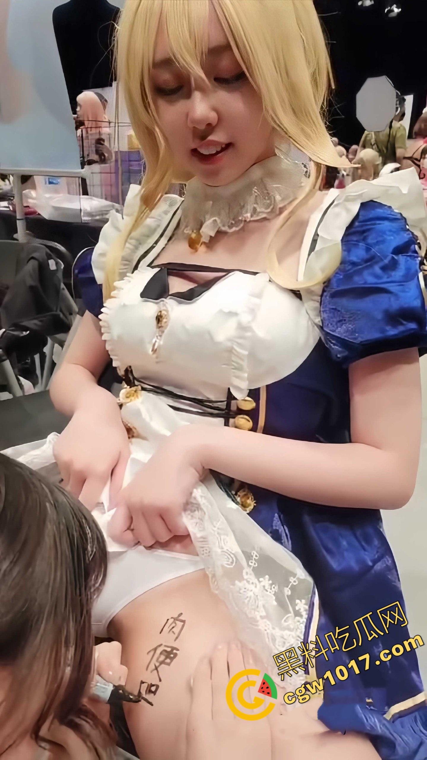 二次元漫展成色情买卖的重灾区，暴露coser魅惑诱人，粉丝疯狂互动毫无底线，展厅内极度扭曲的肉体交易！  第3张