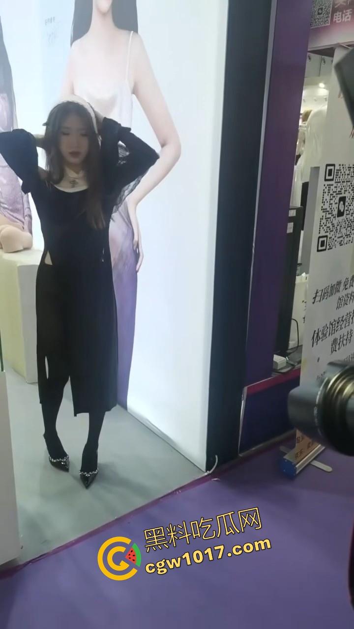 近期刷爆网络的广州成人展来啦！各种刑具成人用品花样多多，极品模特上演情趣诱惑，真是宅男的梦想啊！  第10张