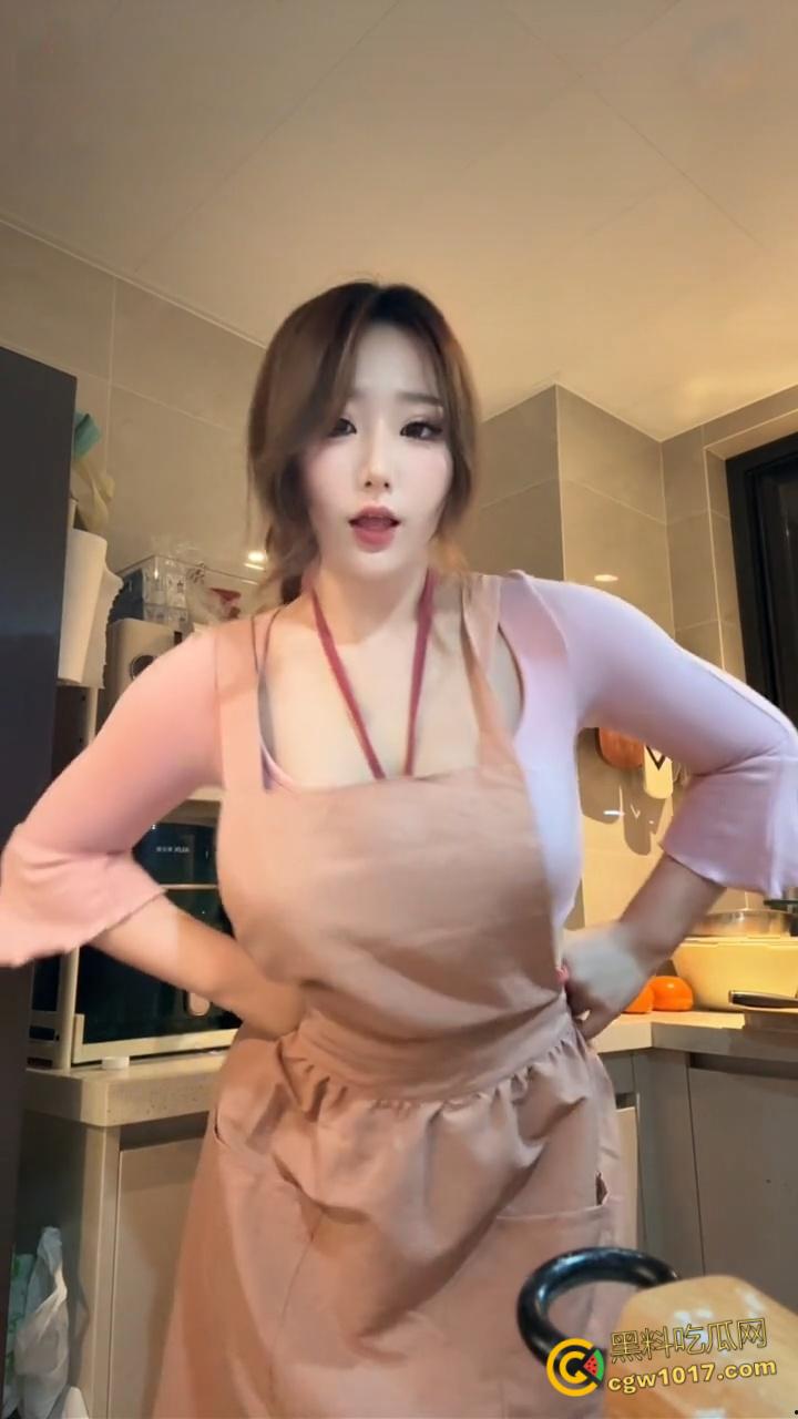 抖音百万粉丝网红【霸王龙女孩】大尺度定制视频流出，G奶少妇各种骚浪姿势秀乳晃臀，淫荡无比！  第7张