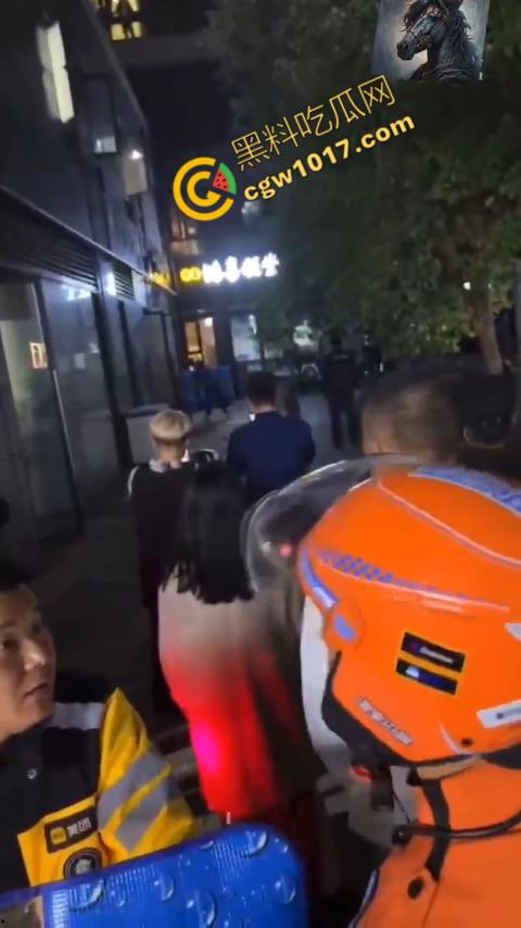 浙江狂暴男子街头暴力虐狗事件火遍全网：血腥场面令人震撼，马犬惨叫声震撼人心，引发全民怒吼！  第8张