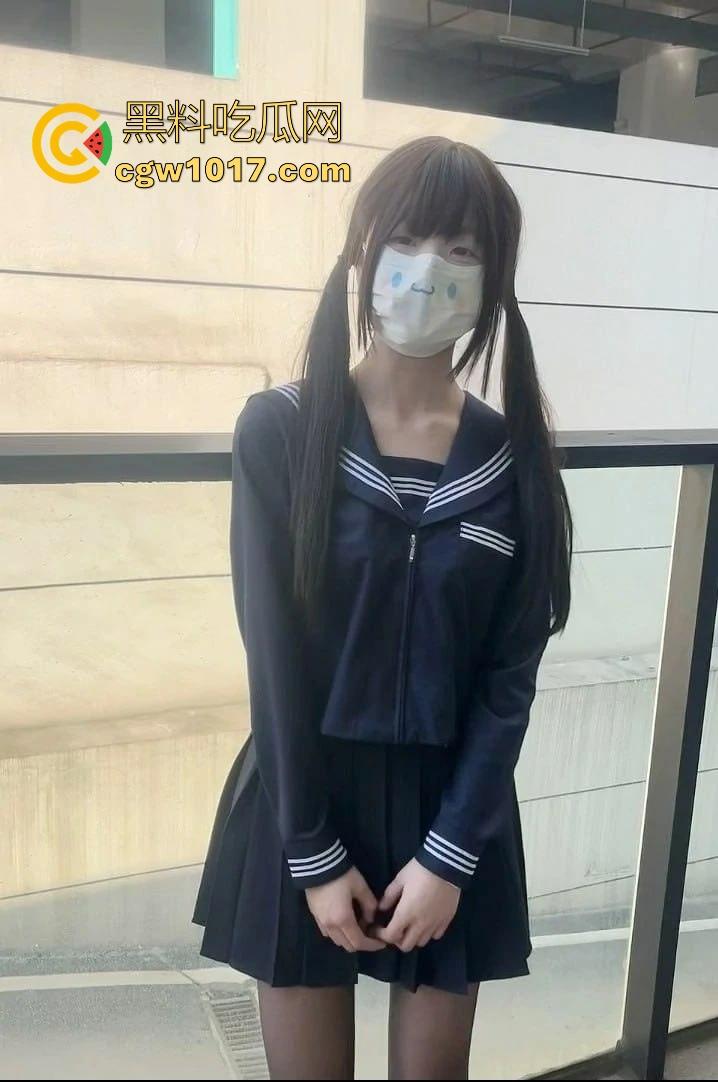 学生情侣学校储藏室偷吃禁果被偷拍，直接解开裤子让女的舔硬然后压倒抽插，淫荡小穴疯狂流水，是真的羡慕呀！  第2张