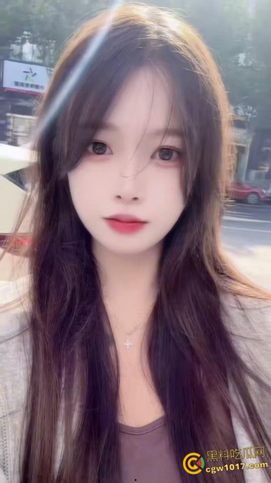 闷骚母狗表白大屌炮友，被拒绝后恼羞成怒曝光，露脸吸吮龟头口爆吞精，穿着情趣内衣坐屌狂摇！  第3张