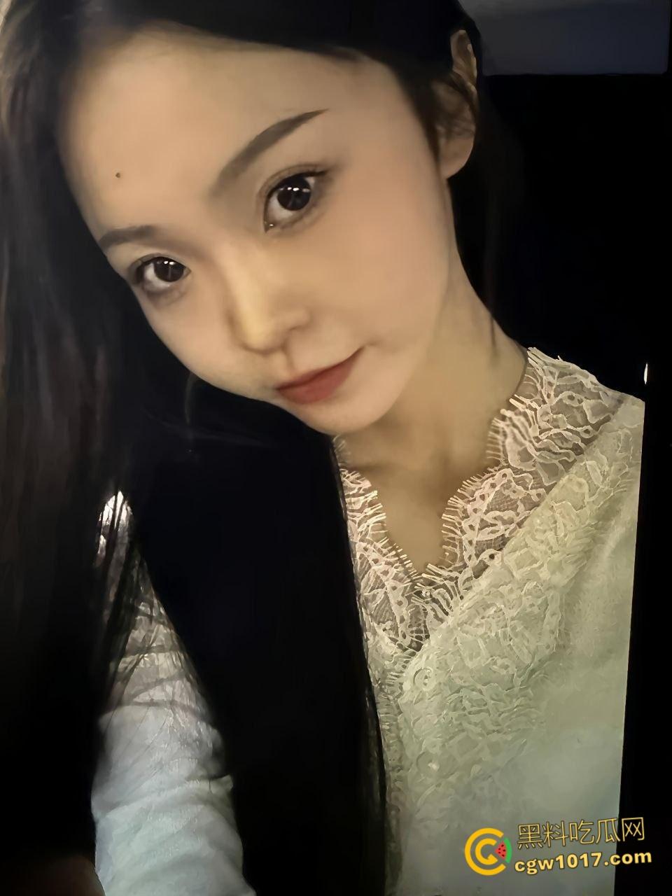 山东淫荡少妇【胡婉清】，被前男友SM调教泄漏，白丝高跟鞋对镜后入无套爆操，女上骑乘疯狂榨精 !  第3张