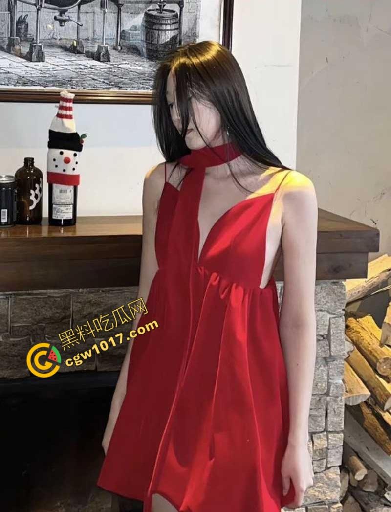 成都长腿御姐【张曦文】私密约炮视频曝光：T台女神化身淫娃荡妇，女上位骑乘金主大屌，淫穴喷张遭全网围观！  第1张