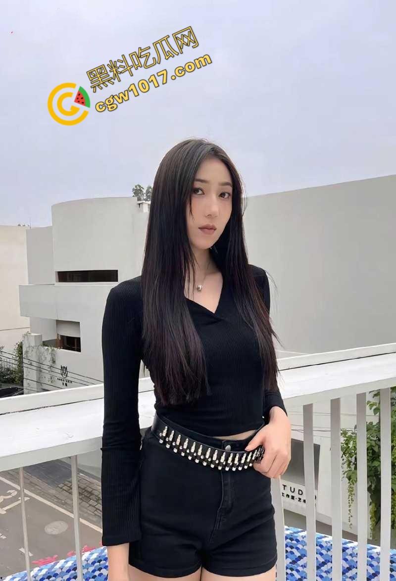 成都长腿御姐【张曦文】私密约炮视频曝光：T台女神化身淫娃荡妇，女上位骑乘金主大屌，淫穴喷张遭全网围观！  第6张