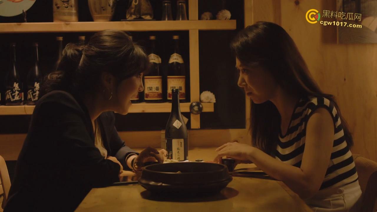 韩国三级伦理《年轻的姐夫 》，从小被领养的妹妹偷窥姐姐做爱，翘臀瑜伽勾引姐夫，娇小美乳身材被疯狂打桩！  第1张