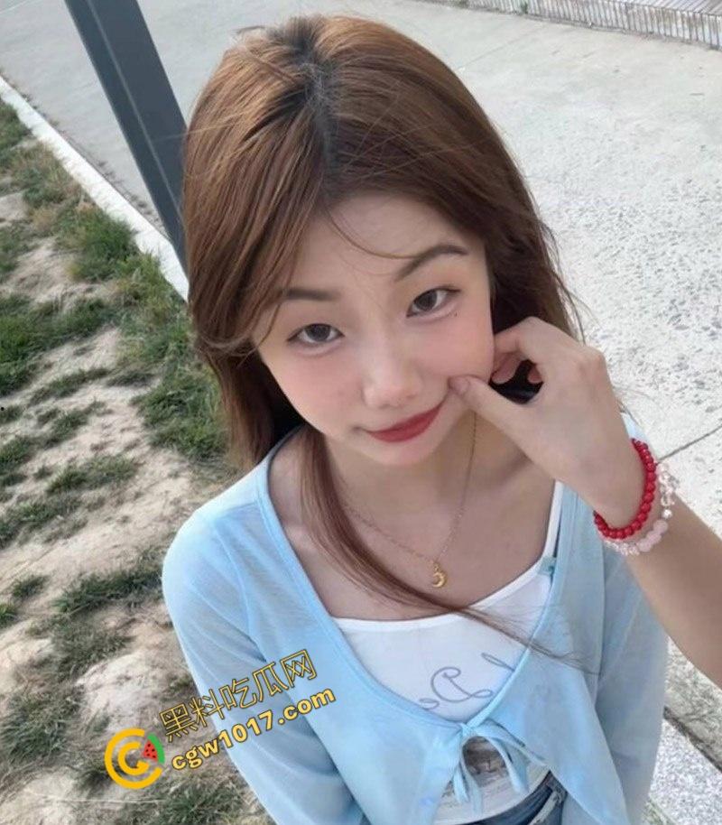 山东精神小妹【施雅雯】被调教视频曝光：酒店走廊、男厕所大尺度露出，露脸口交，骚到极致！  第1张