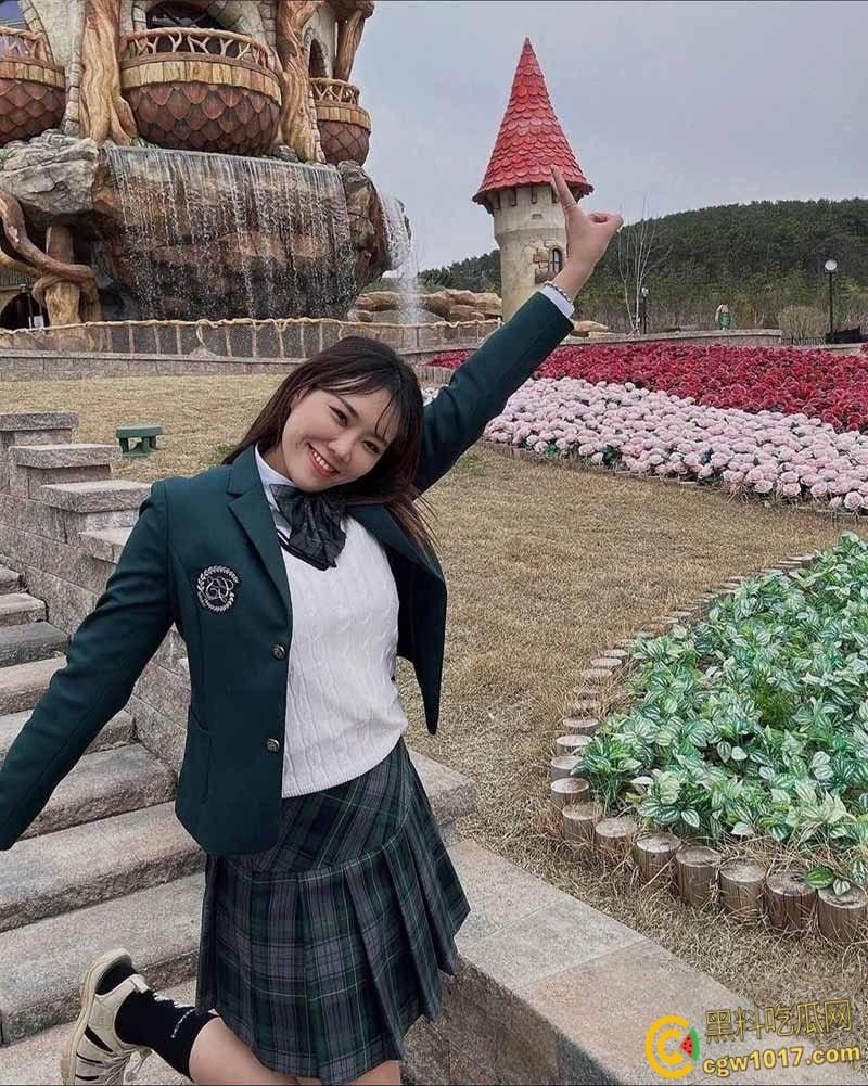 高颜值小护士【颜嘉柔】与男友性爱视频流出，口交深喉女上骑乘，无套后入猛操肥臀摇曳如浪，反差诱惑爆棚！  第1张