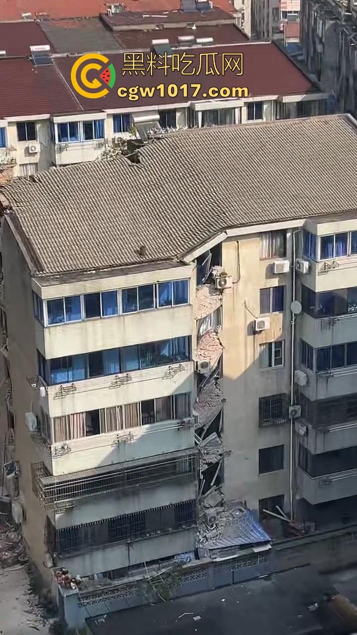 江苏丹阳一小区楼体发生沉降开裂，事故原因正在调查，还好没造成人员伤亡，所有居民已安全撤离！  第8张