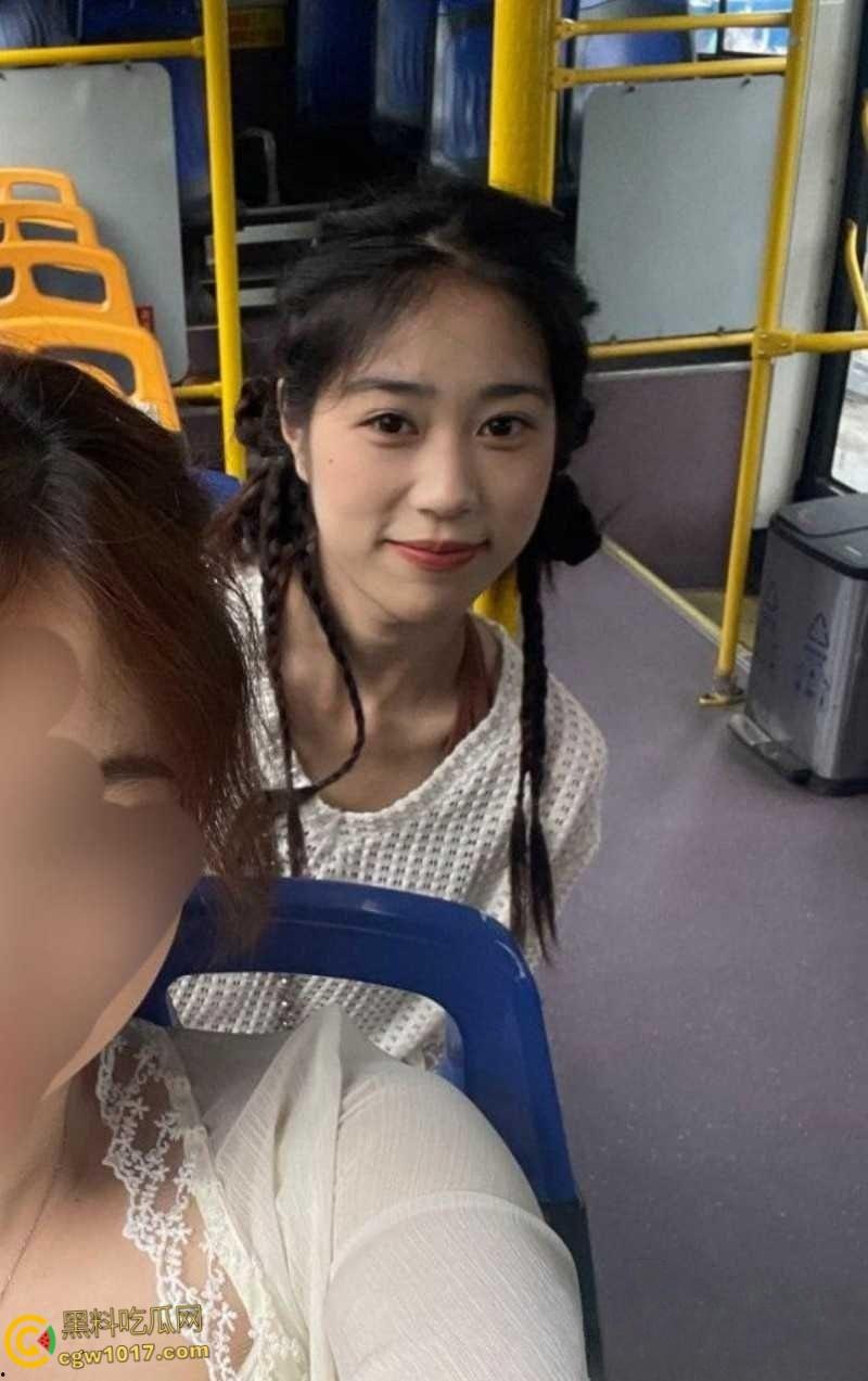 成都高颜值舞蹈老师【林渝】，难以抵抗金钱诱惑，堕落为金主性奴，胯下侍奉爆筋肉棒，口技十分了得！  第2张