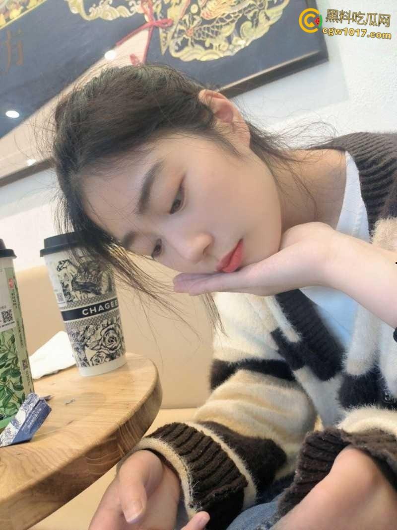 成都高颜值舞蹈老师【林渝】，难以抵抗金钱诱惑，堕落为金主性奴，胯下侍奉爆筋肉棒，口技十分了得！  第3张