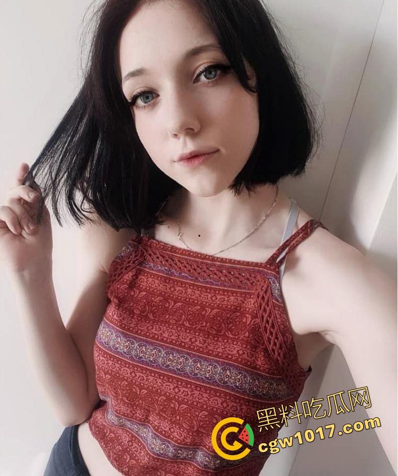 挪威巨乳福利姬【EllesClub】自慰福利合集曝光，白嫩美乳如雪峰，纤手揉捏湿润阴蒂，福利姬界的北欧炸弹！  第2张