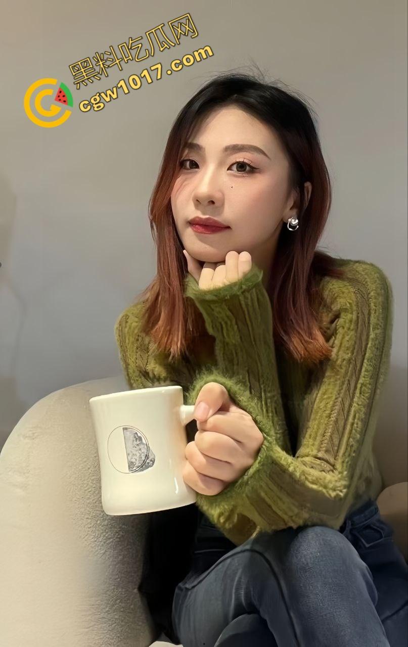 浙江超美人妻【赵婉茜】背着老公约炮被曝，翘臀细腰骚浪入骨，超大鸡巴按头深喉，各种羞耻姿势高潮腿软！  第2张