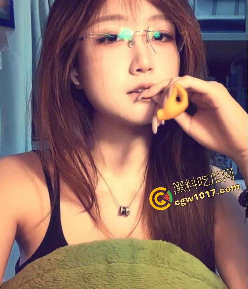 浙江大学极品高颜值学妹【刘颖】清纯可爱，醉酒后眼神迷离被同学带到酒店脱光衣服狂干，粉嫩骚逼被捅得汁水四溅！  第5张