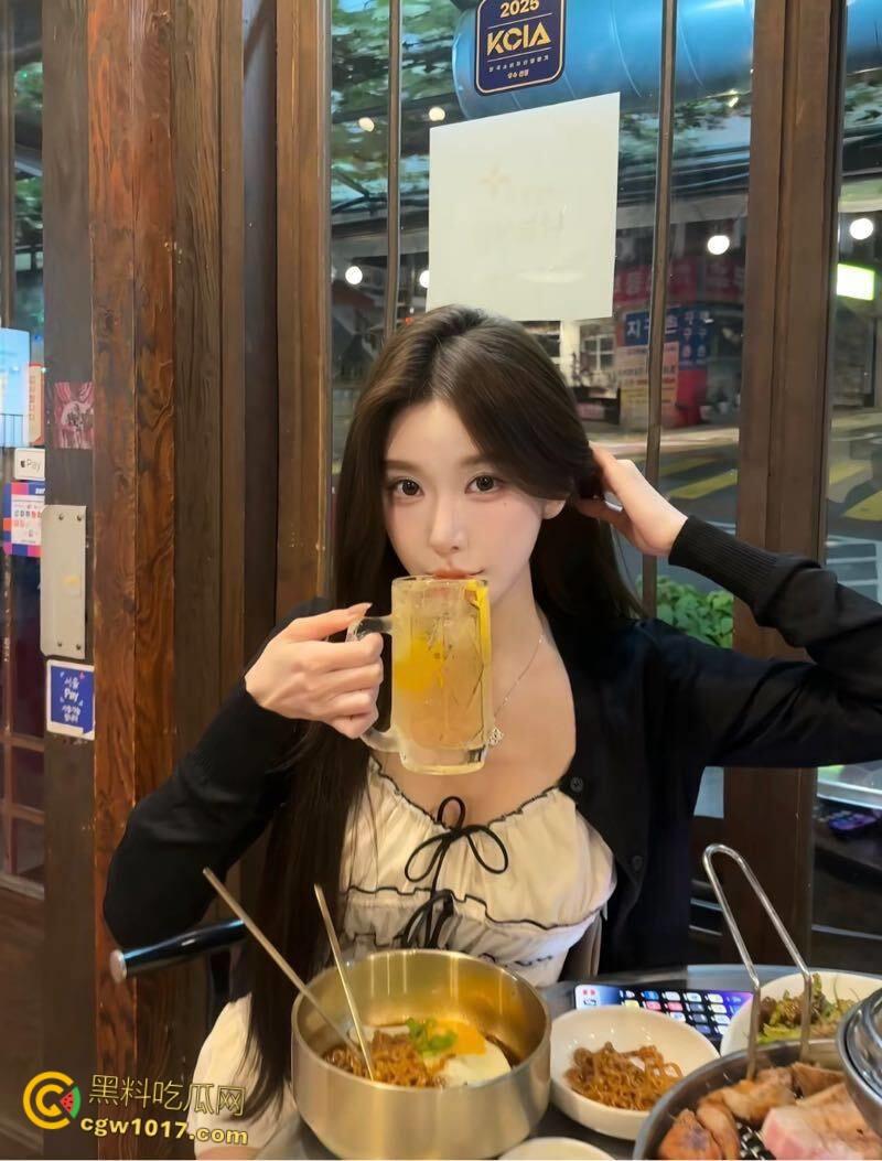 极品骚逼天天蹭大哥吃喝，KTV包厢内被直拖厕所后入狂干，哭喊别发视频，被瓜友怒爆让兄弟饱眼福 ！  第3张