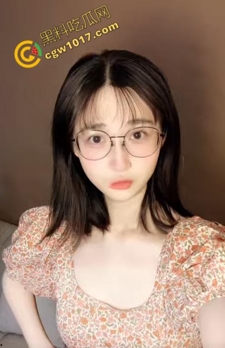 叛国媚黑婊【七七叭叭】大肆宣传辱国事件，前男友爱国怒曝骚逼当母狗的日子，被大鸡巴爆操内射视频全网疯传  第9张