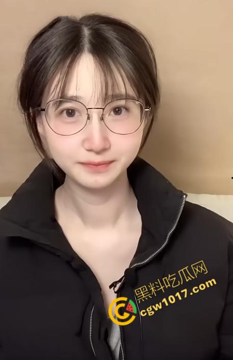 叛国媚黑婊【七七叭叭】大肆宣传辱国事件，前男友爱国怒曝骚逼当母狗的日子，被大鸡巴爆操内射视频全网疯传  第10张