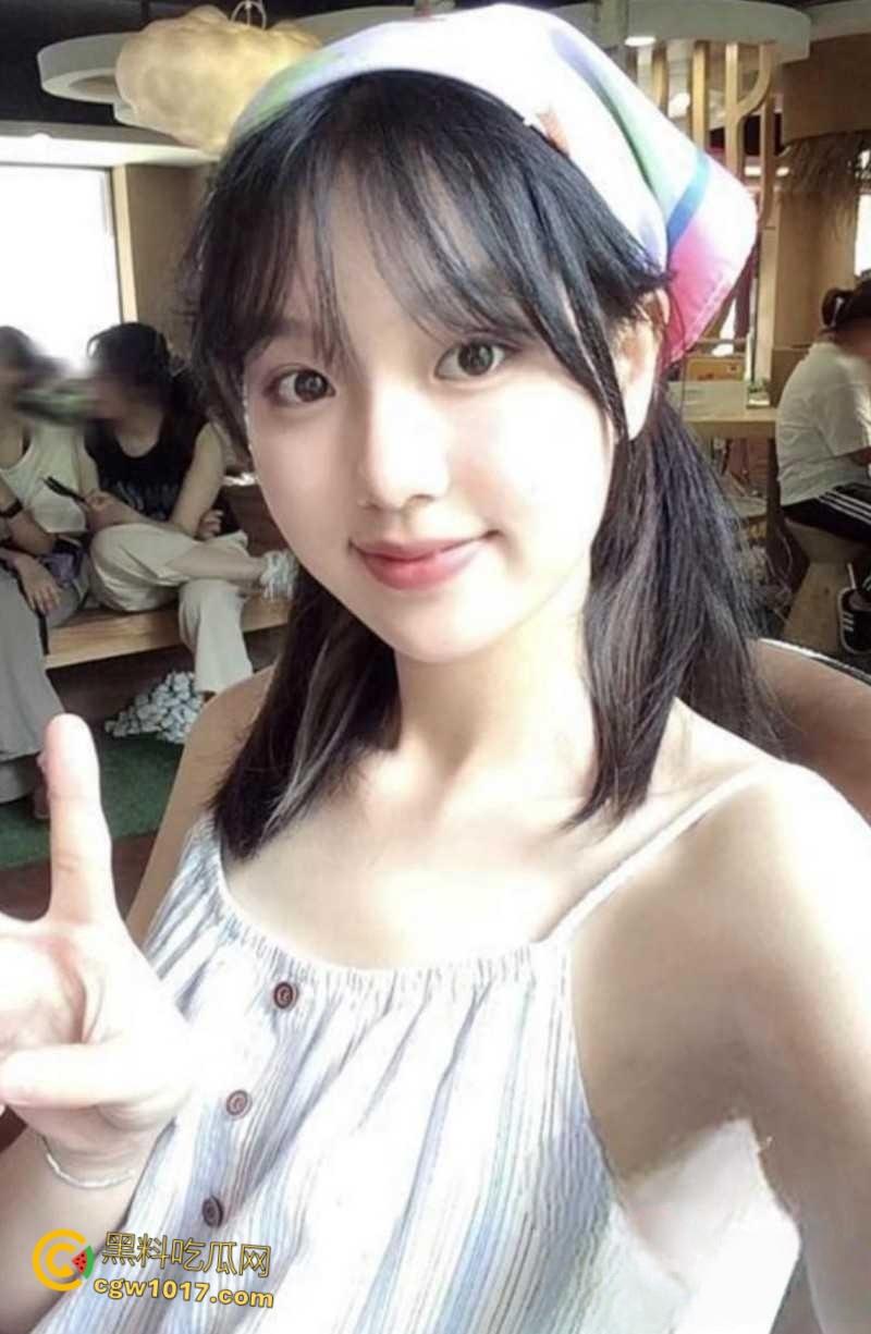 四川成都中医药大学【满雨涵】，天生母狗奴性十足，为取悦男友宿舍情趣白丝自慰，胴体白嫩娇喘诱人！  第3张