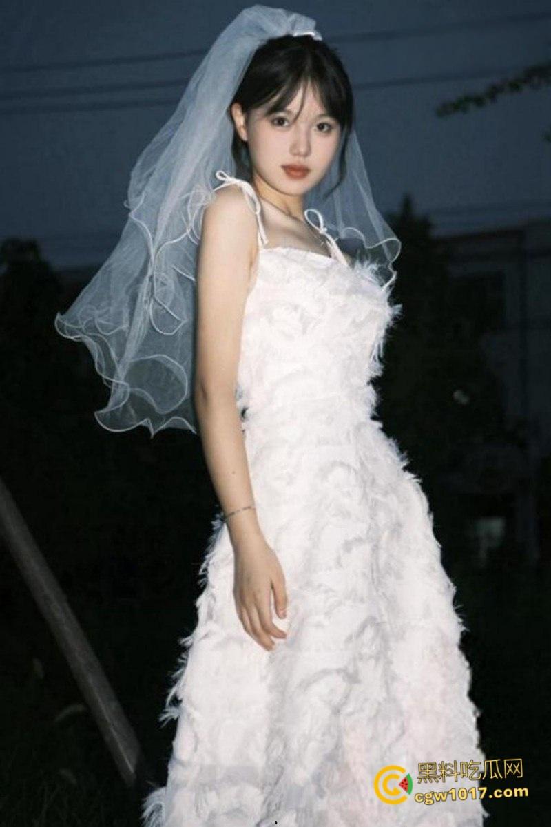 四川成都中医药大学【满雨涵】，天生母狗奴性十足，为取悦男友宿舍情趣白丝自慰，胴体白嫩娇喘诱人！  第4张