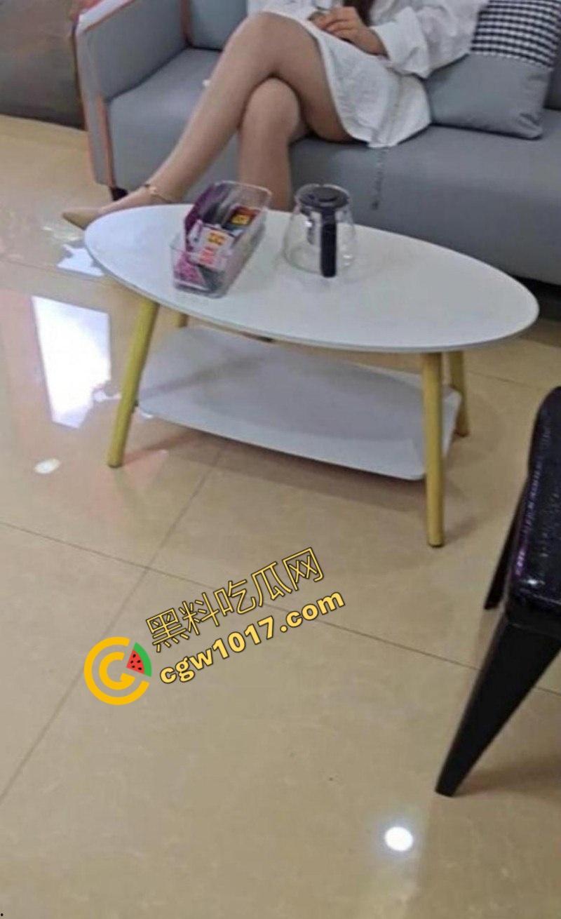 乱伦大神与嫂子棋牌室激情交欢：隔壁打麻将，小叔子急切进攻，生猛操逼播种！  第5张