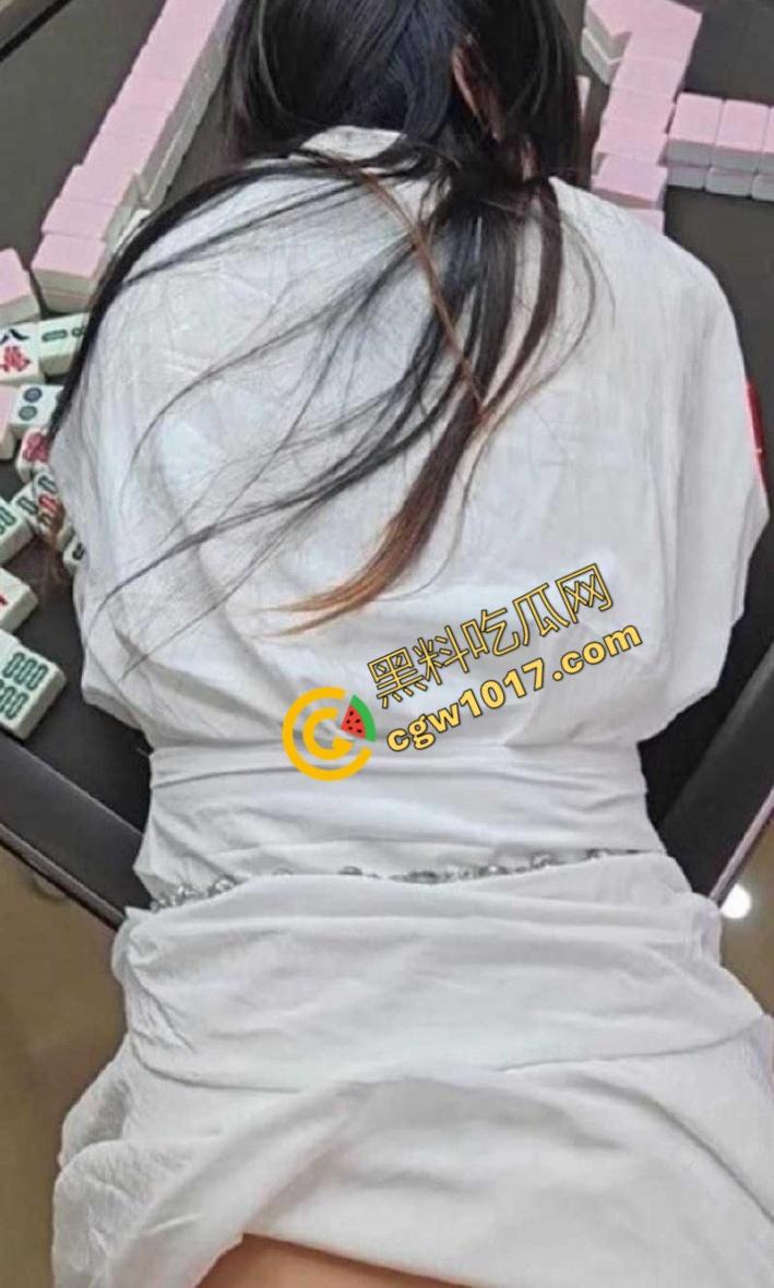 乱伦大神与嫂子棋牌室激情交欢：隔壁打麻将，小叔子急切进攻，生猛操逼播种！  第6张