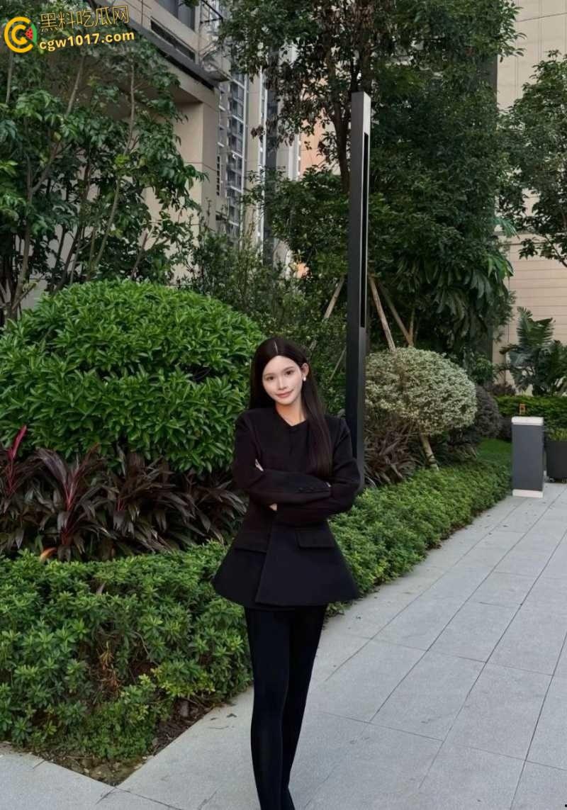 北京人妻【张霓裳】被金主调教爆操，美乳晃荡如水波荡漾，深喉口交骑乘后入，任金主肆意玩弄！  第1张