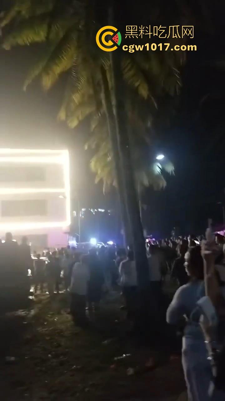 海南琼中爆发大规模群体抗争！因海南天然橡胶产业集团偷砍农民的槟榔田爆发，现场的农民们情绪机动！  第11张